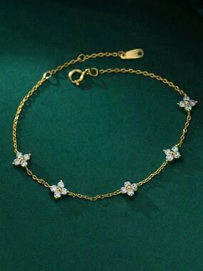 else Delicate Gold Chain Bracelet with Clear Flower Accents
